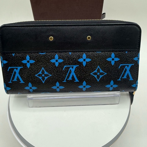 Like new Louis Vuitton Black and Blue Monogram zippy Wallet limited edition - Picture 5 of 14